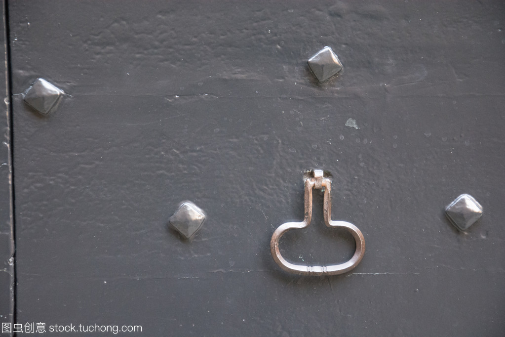 古門(mén)把手 時(shí)光雕琢的金屬藝術(shù)